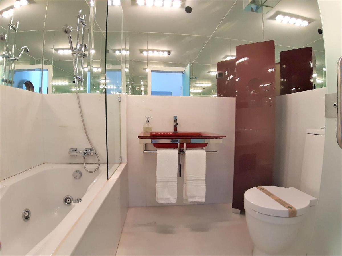 Potato Beach Apartment At Beach Front & Sea View Lagos Exterior foto