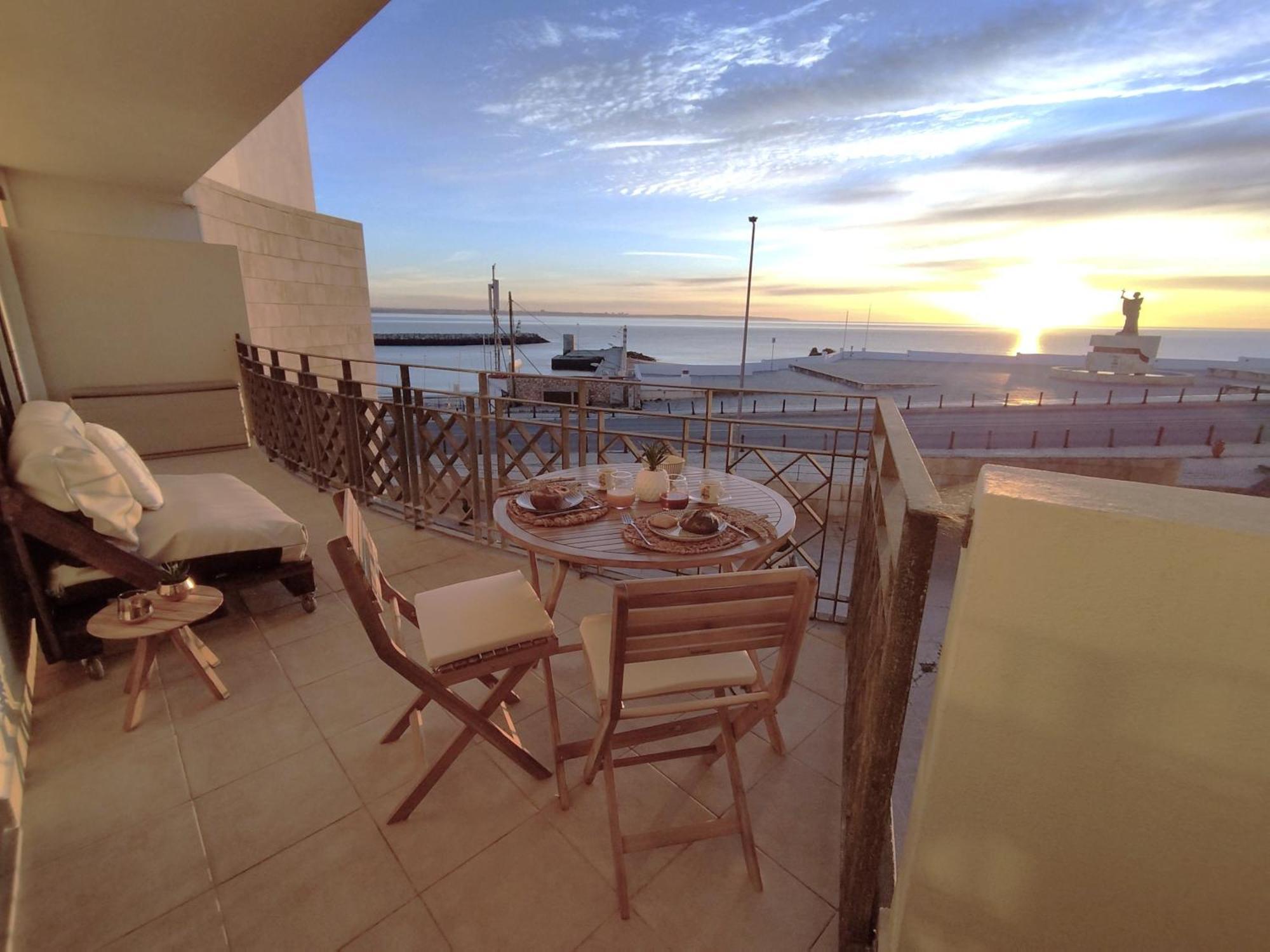 Potato Beach Apartment At Beach Front & Sea View Lagos Exterior foto
